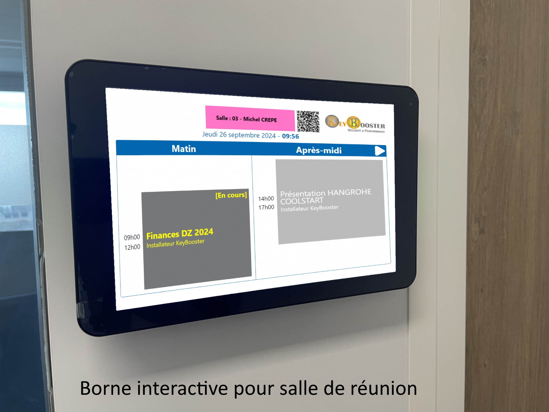 Affichage du planning de la salle sur tablette tactile à l'entrée de la salle